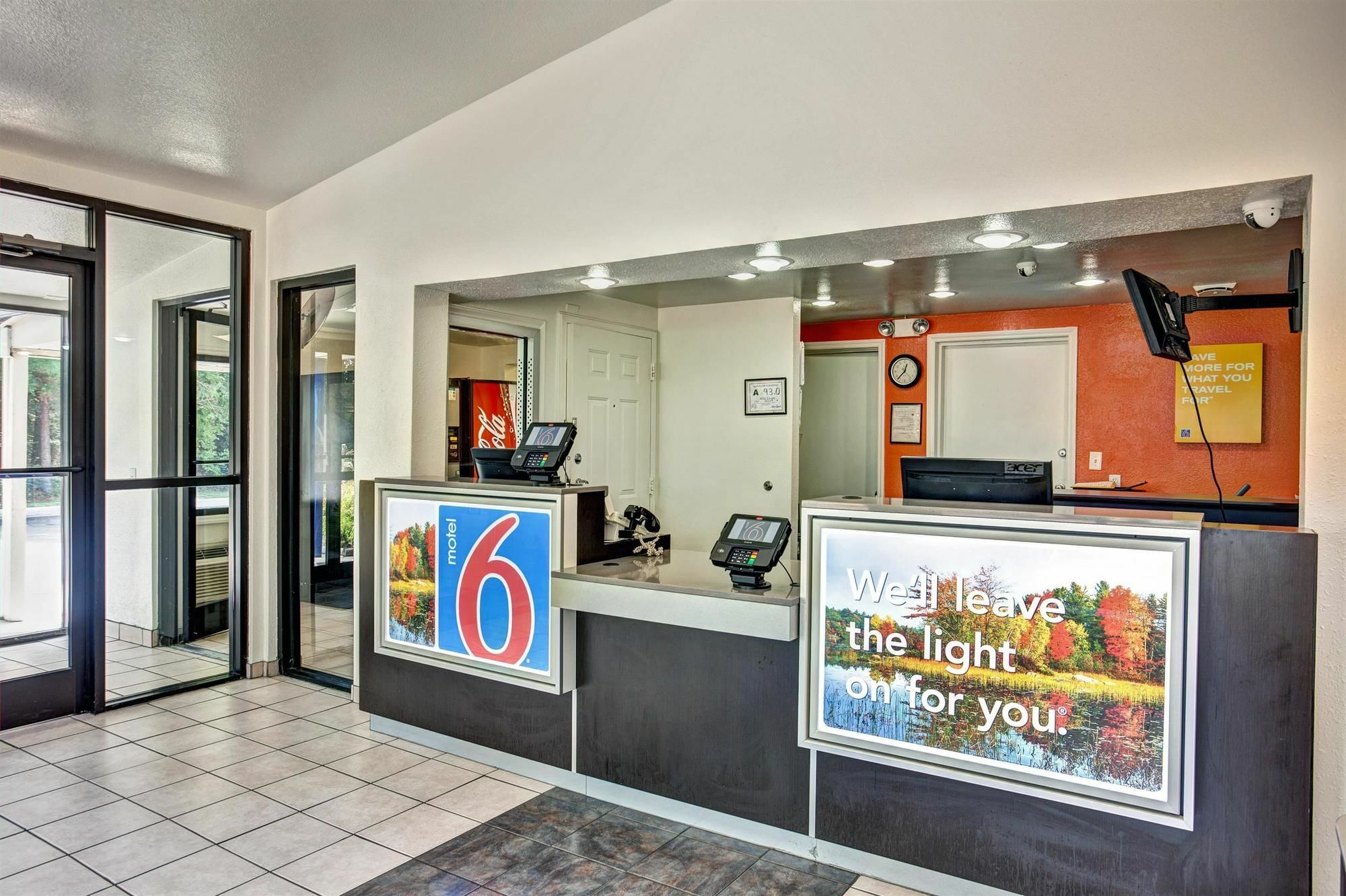 Travelodge By Wyndham Фейетвилл Экстерьер фото