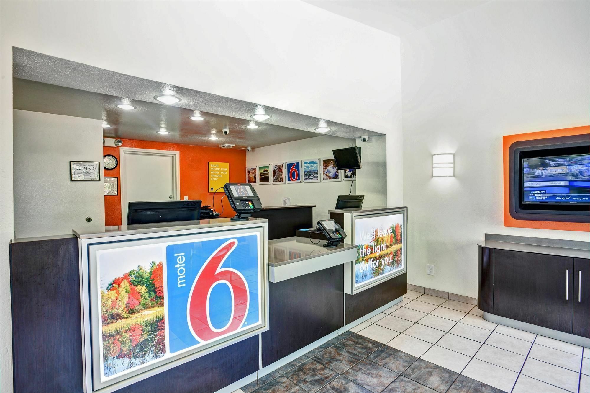 Travelodge By Wyndham Фейетвилл Экстерьер фото